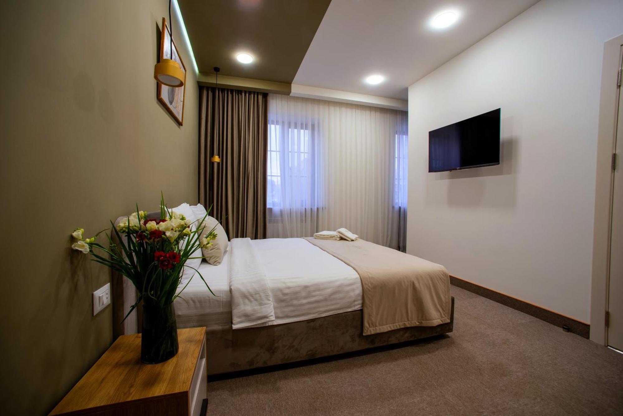 The House Hotel 耶烈万 外观 照片