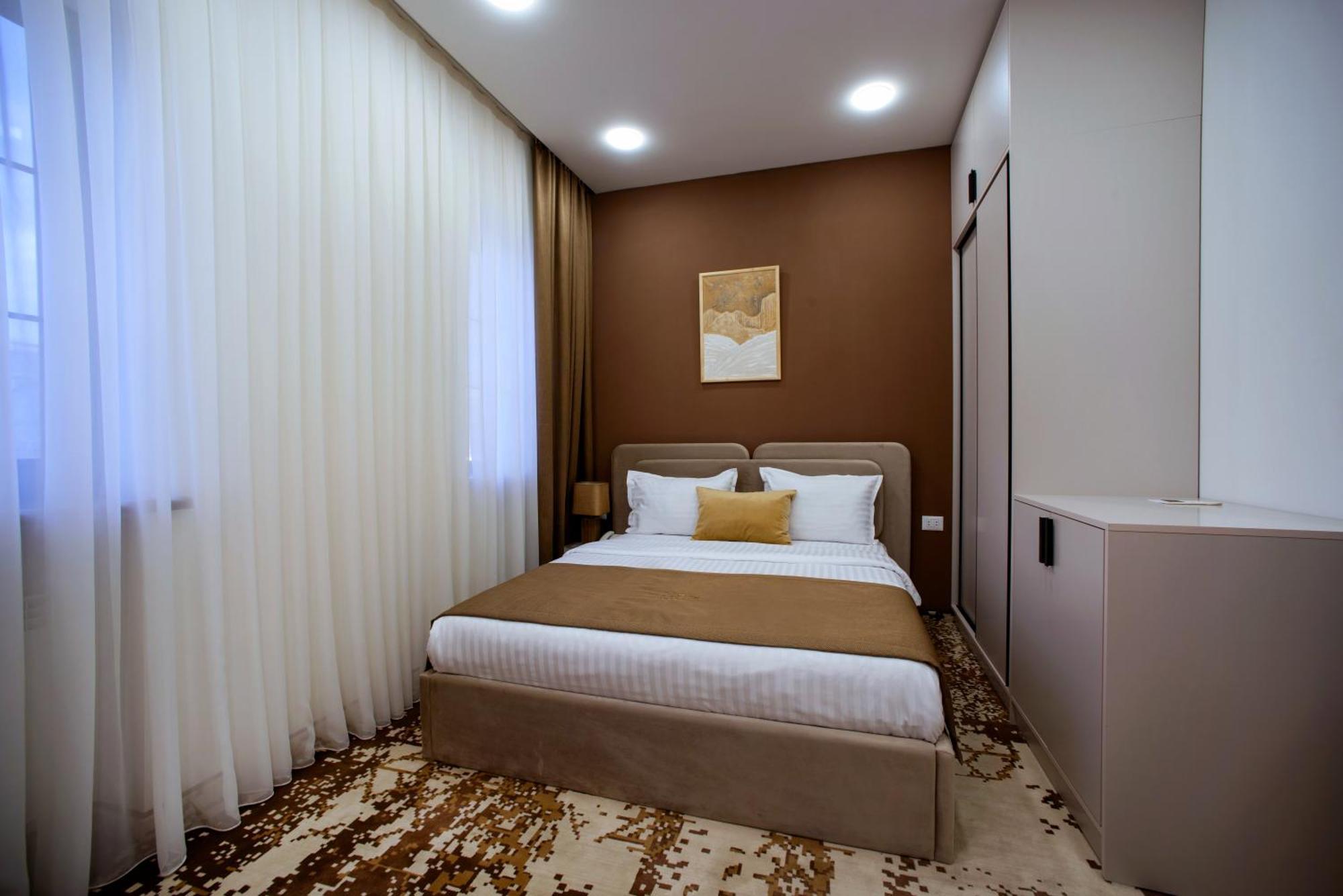 The House Hotel 耶烈万 外观 照片
