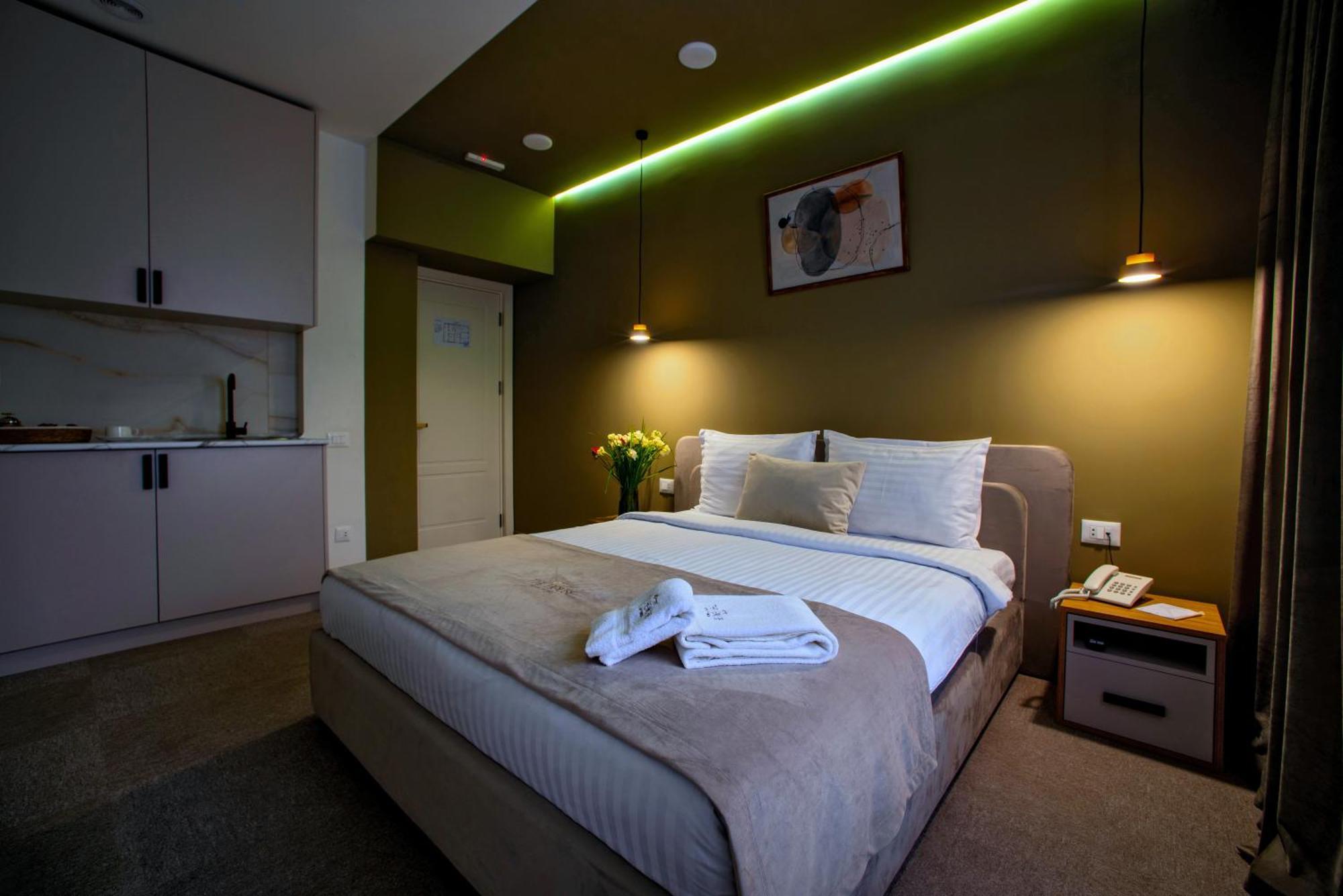 The House Hotel 耶烈万 外观 照片