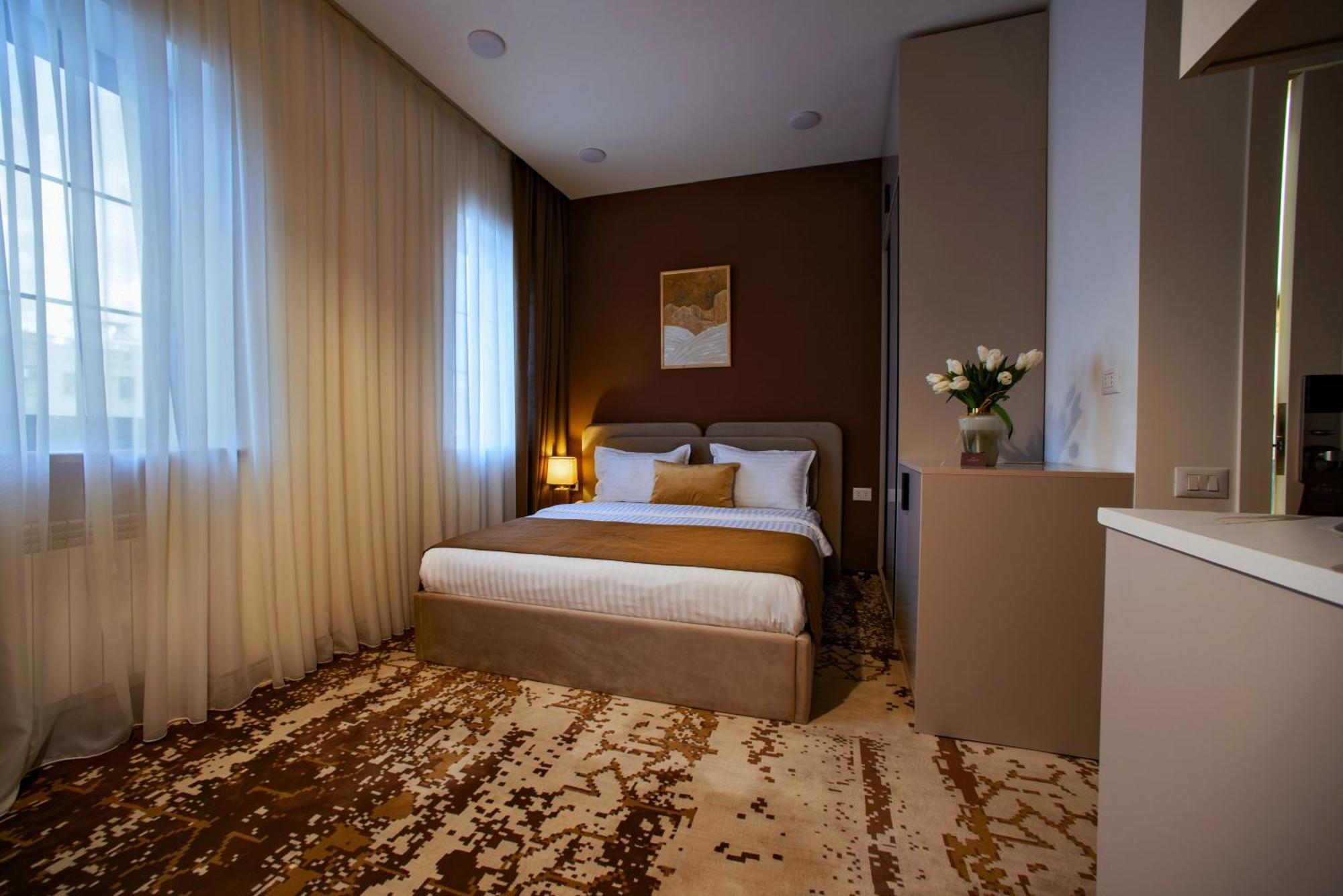 The House Hotel 耶烈万 外观 照片